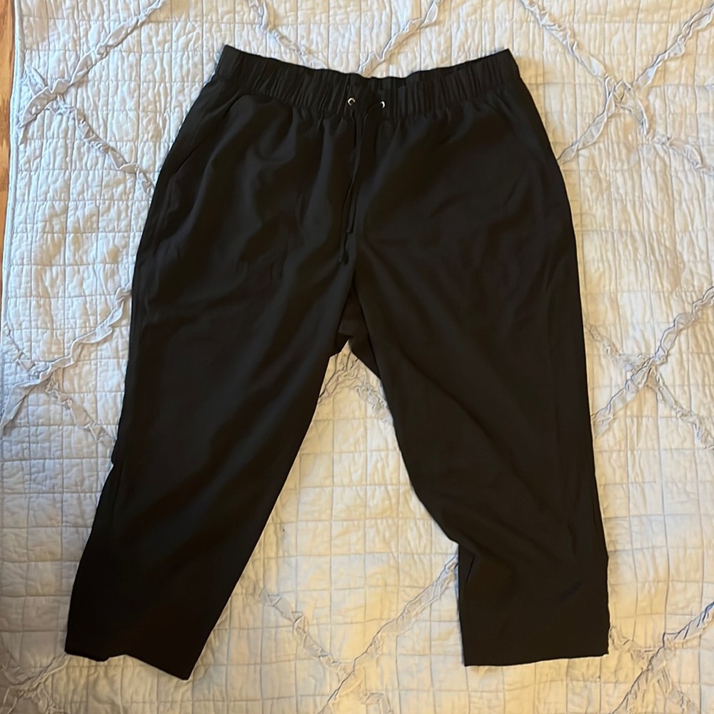 Old Navy Active stretch tech capri pants